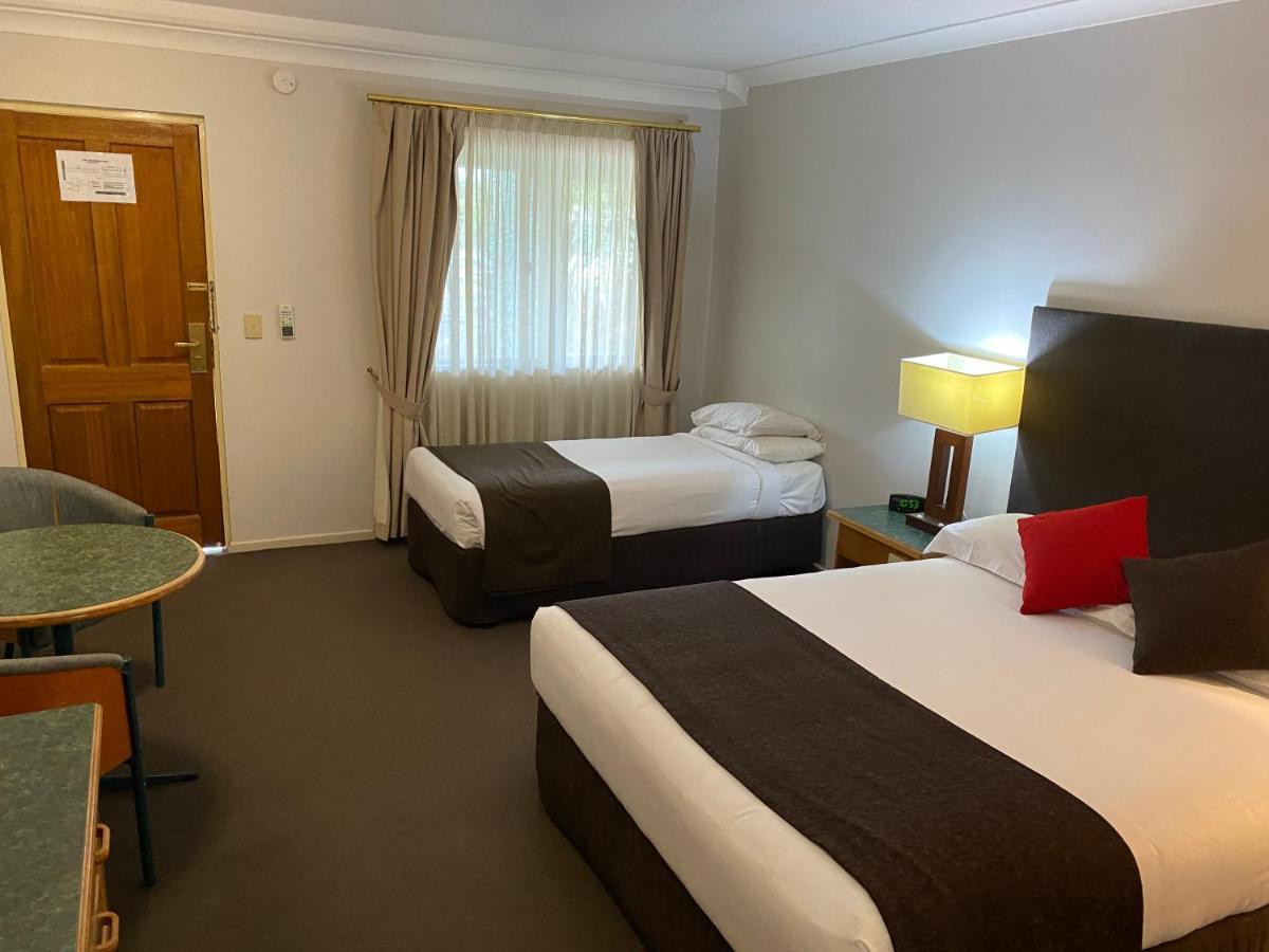 Puffers Inn Loganholme Экстерьер фото