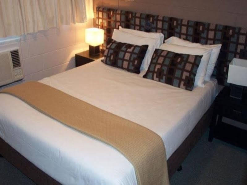 Puffers Inn Loganholme Экстерьер фото